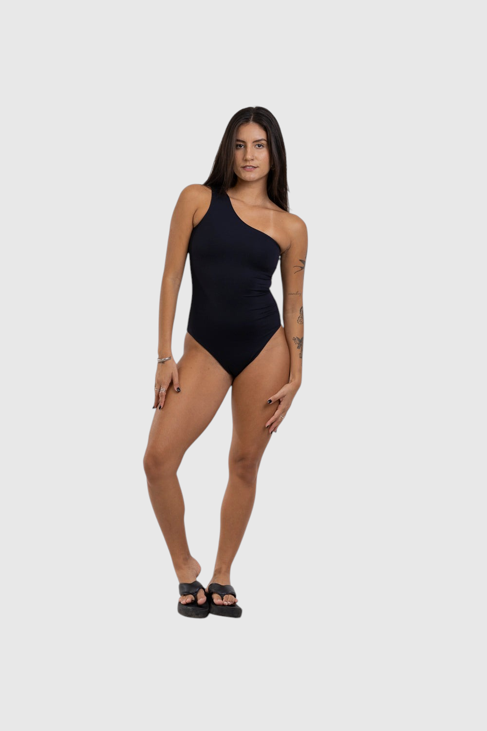 Modelo vestindo body nula manga preto da LA MAGIE | Roupas Femininas Básicas e Estilosas em poliamida com forro duplo.