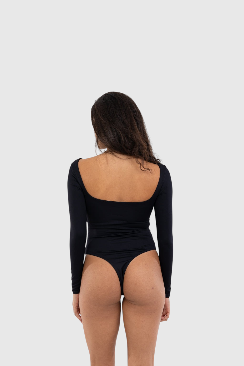 Body LA MAGIE | Roupas Femininas Básicas e Estilosas preto de manga longa com decote quadrado nas costas