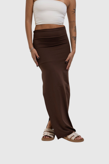 Saia midi marrom com fenda da LA MAGIE | Roupas Femininas Básicas e Estilosas, em poliamida com caimento justo.