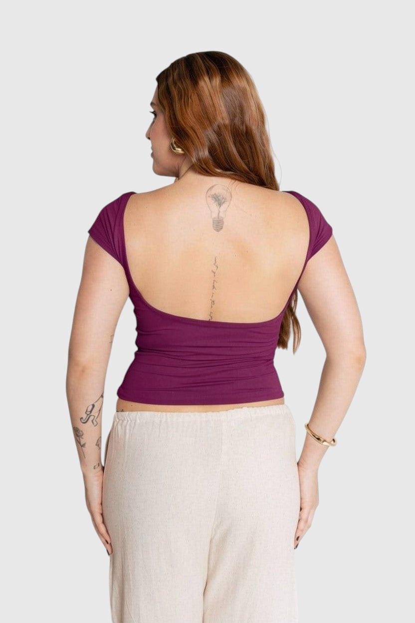 Blusa LA MAGIE | Roupas Femininas Básicas e Estilosas roxa de manga curta com decote profundo nas costas em suplex