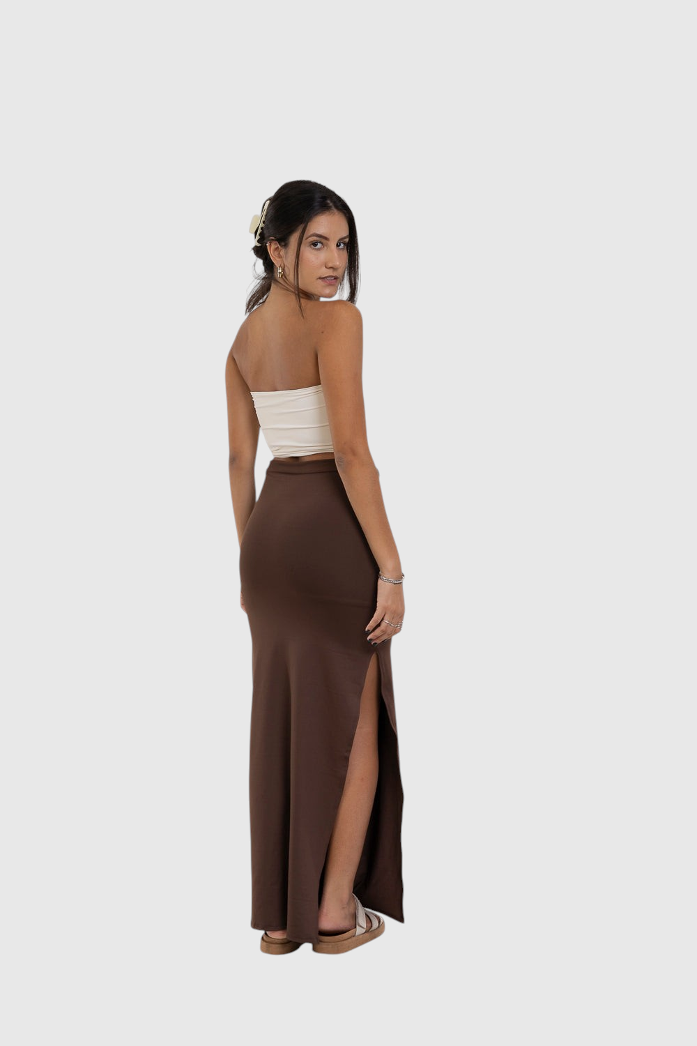 Saia midi marrom com fenda da LA MAGIE | Roupas Femininas Básicas e Estilosas, em poliamida com caimento justo.