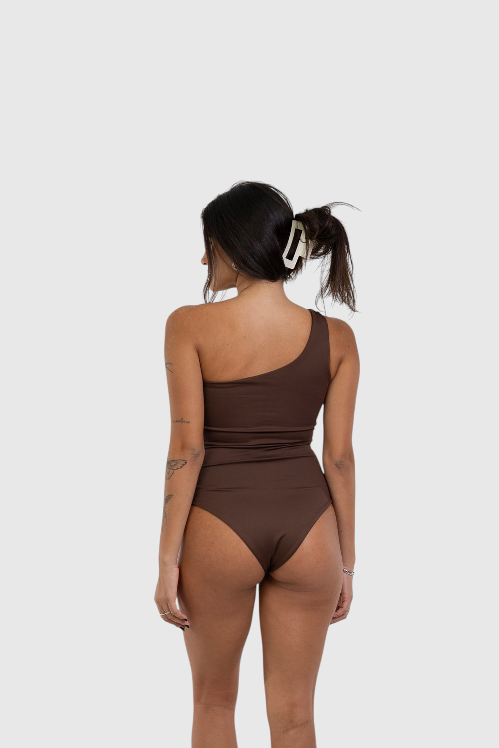 Body nula manga marrom LA MAGIE | Roupas Femininas Básicas e Estilosas em poliamida com forro duplo, vista traseira.