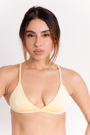 amarelo manteiga